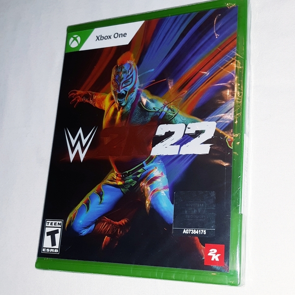 Xbox One Limited Sport Bundle WWE22/Madden NFL 23 - Picture 2 of 3
